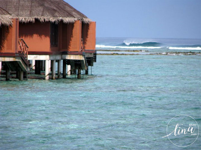 water bunglow maldives