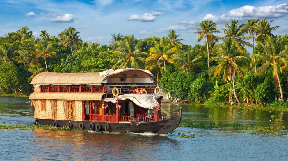 alleppey-houseboat-kerala-backwaers