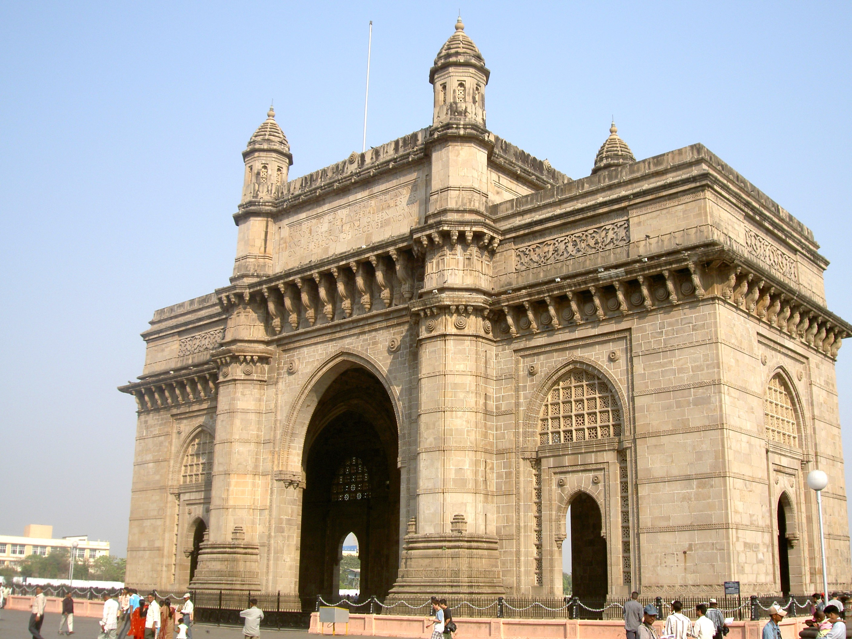 gateway of India places to visit near mumbai