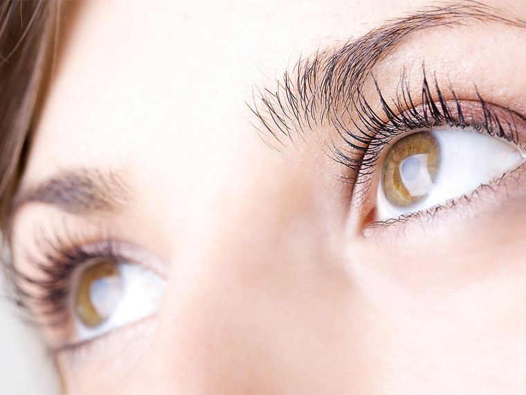 How to Grow Long Eyelashes with natural ingredients