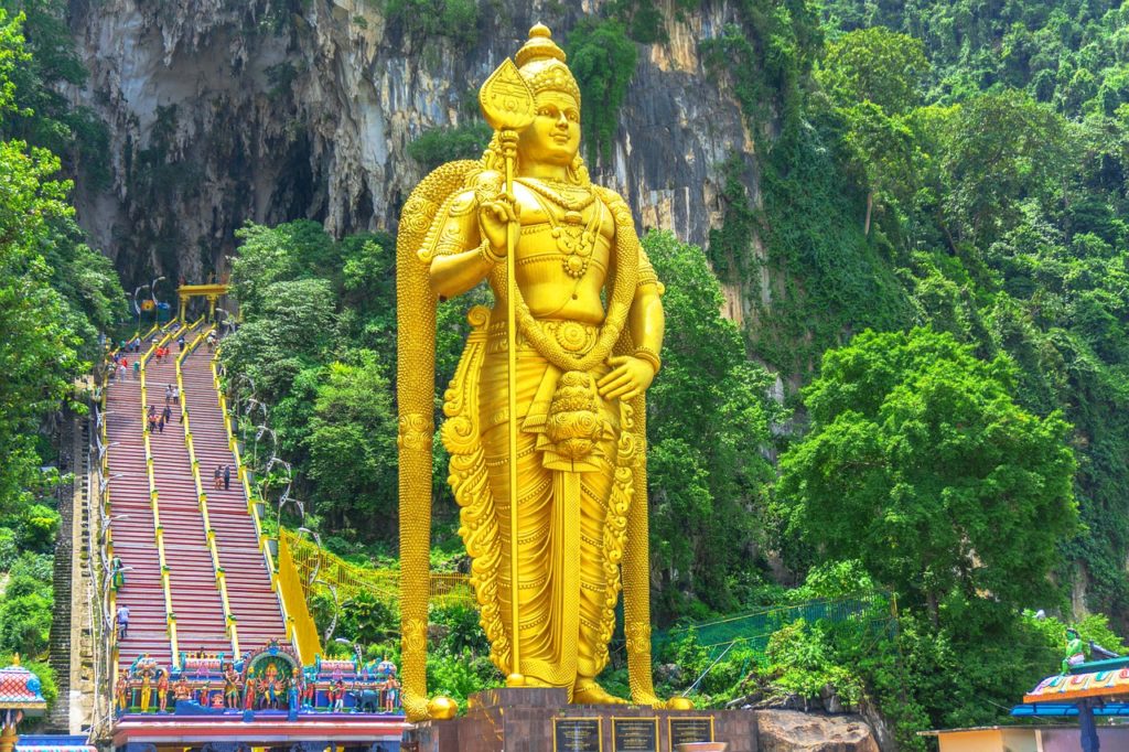 lord murugan statue batu caves selangor - places to visit in malaysia